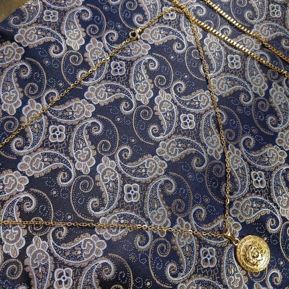 18K Gold Plated Medusa Pendant Necklace Coin Shape and Chain - Picture 8 of 10